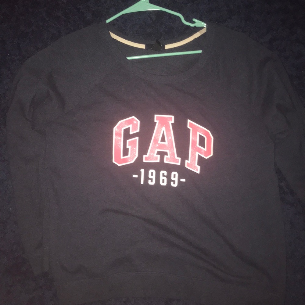 GAP sweatshirt
